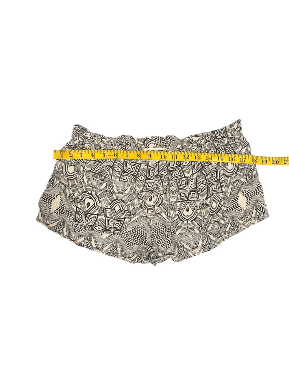 2014 Roxy Geometric Shorts ❤️ - Picture 5 of 13